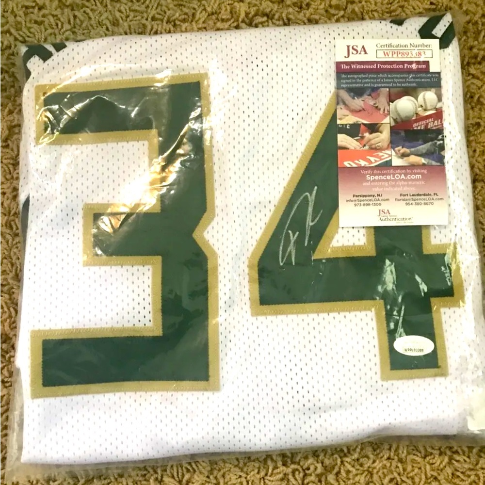 Giannis Signed and authenticated Jersey